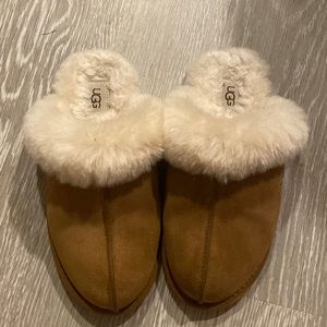 Ugg Womens slippers like new!